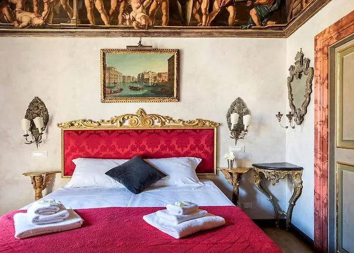 Piazza Navona Historical Palace
